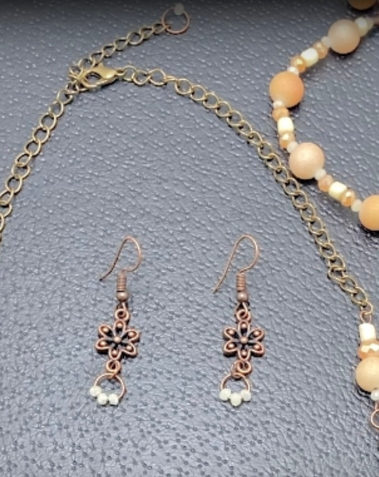 Beaded Elegance Handmade Necklace Set- Champagne Daisy