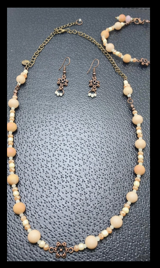 Beaded Elegance Handmade Necklace Set- Champagne Daisy